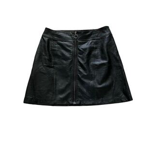 Hot Topics Black faux Leather zipper front mini skirt. Size S/M